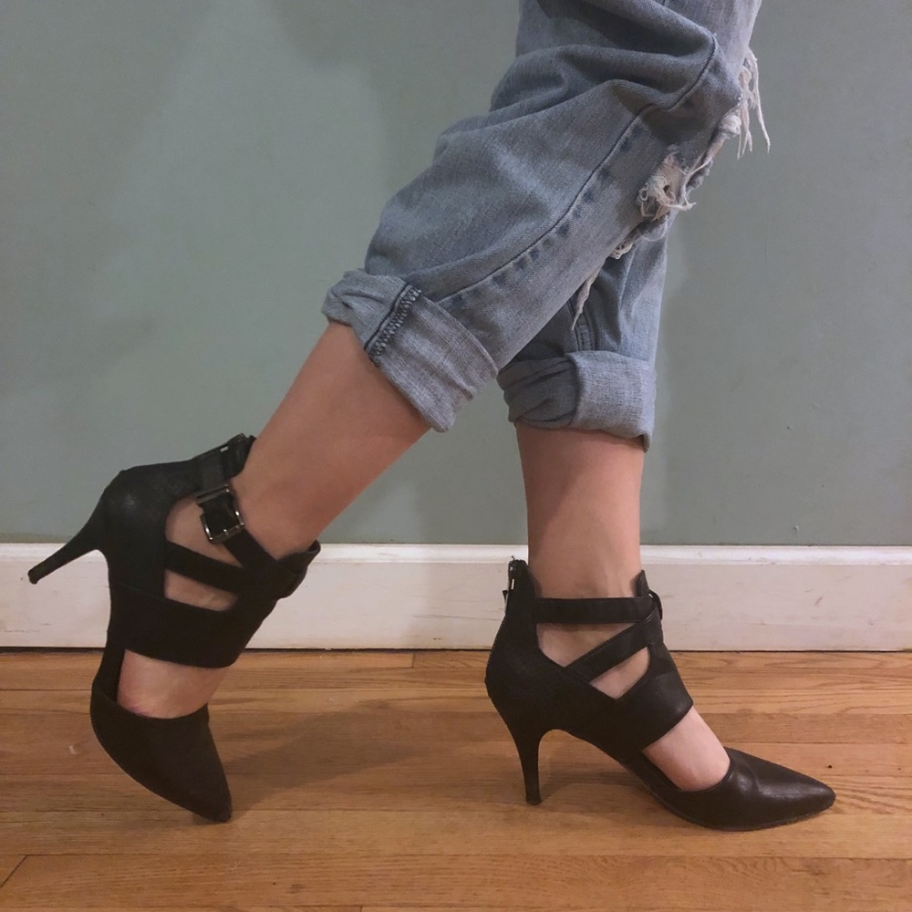 Strappy pointy toe heels size 7